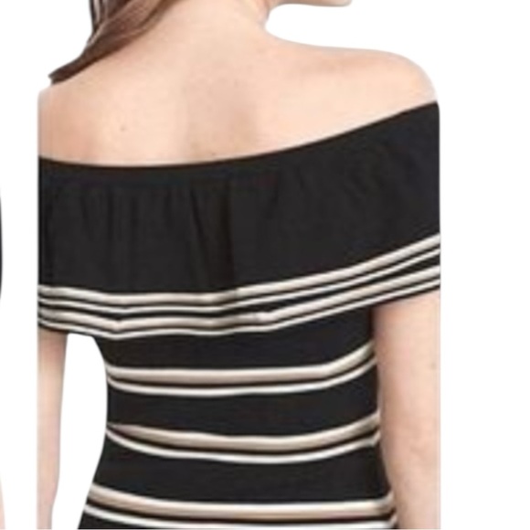 💥SALE💥WHBM OFF-SHOULDER RUFFLE KNIT TOP SZ MED - Picture 5 of 6